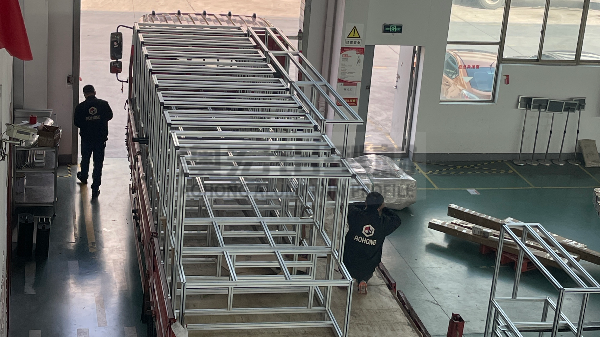 8080鋁型材如何成就汽車行業堅固的自動化設備機架